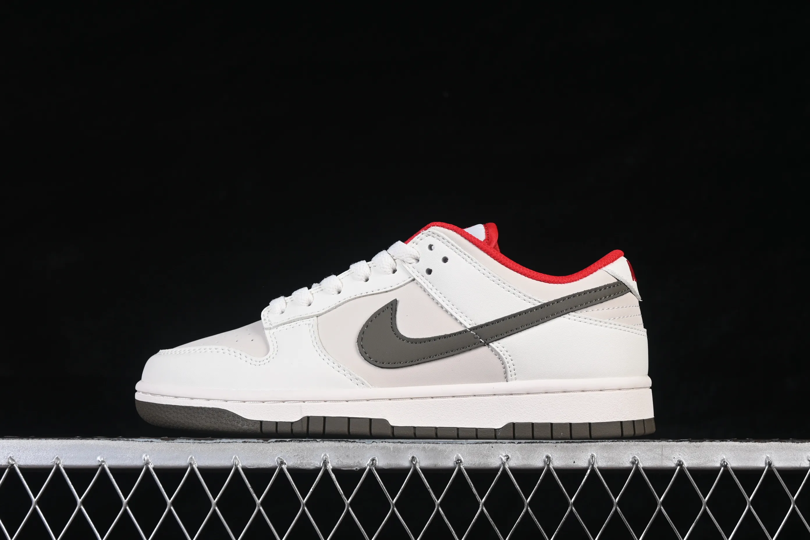 All categories Nk SB Dunk series Nk SB Dunk Low low-top sneakers Nike SB Dunk Low Year of the Horse limited low-top casual sneakers IQ9793-020